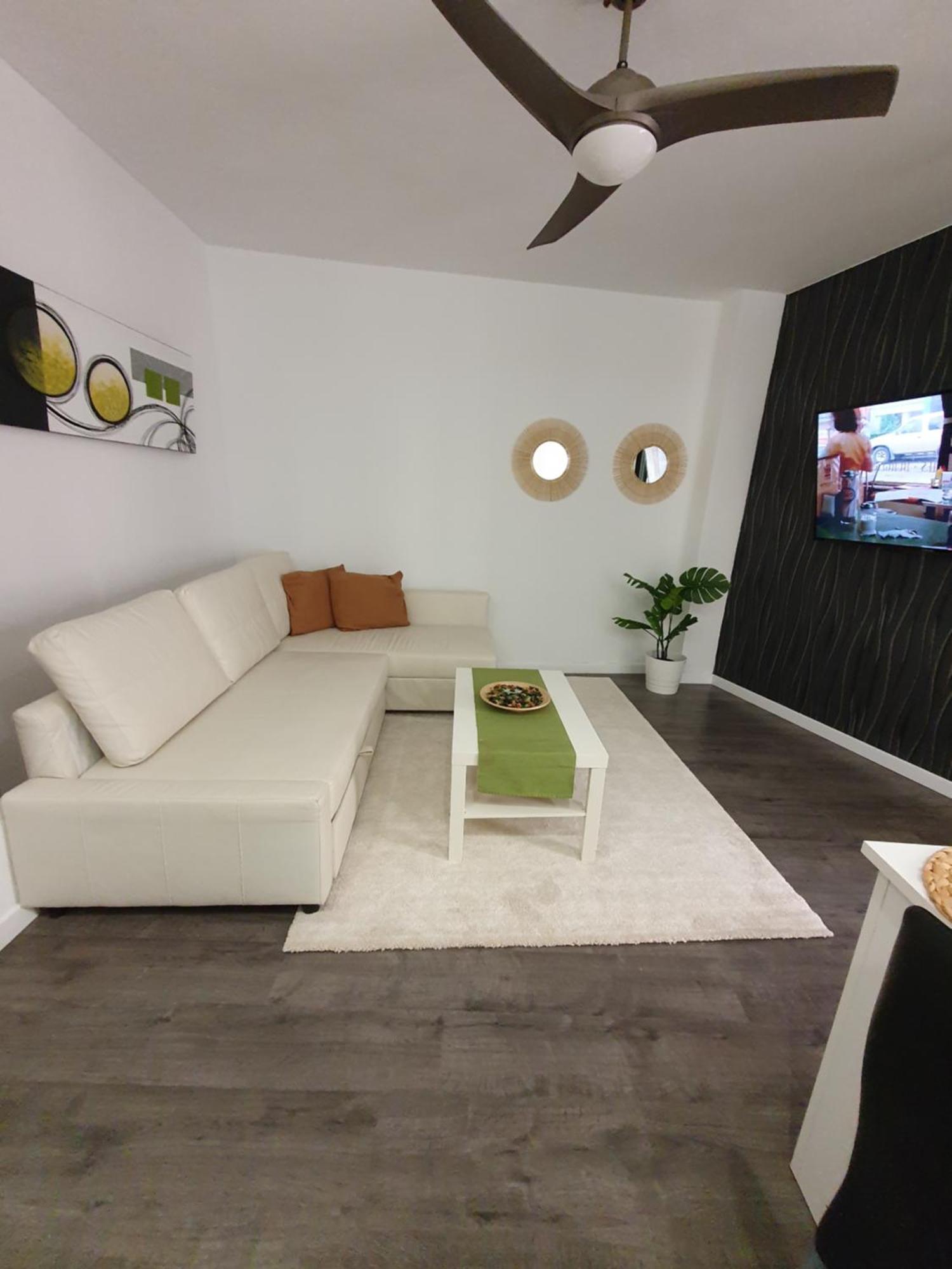 Tribuna Deluxe Apartment Malaga Bagian luar foto